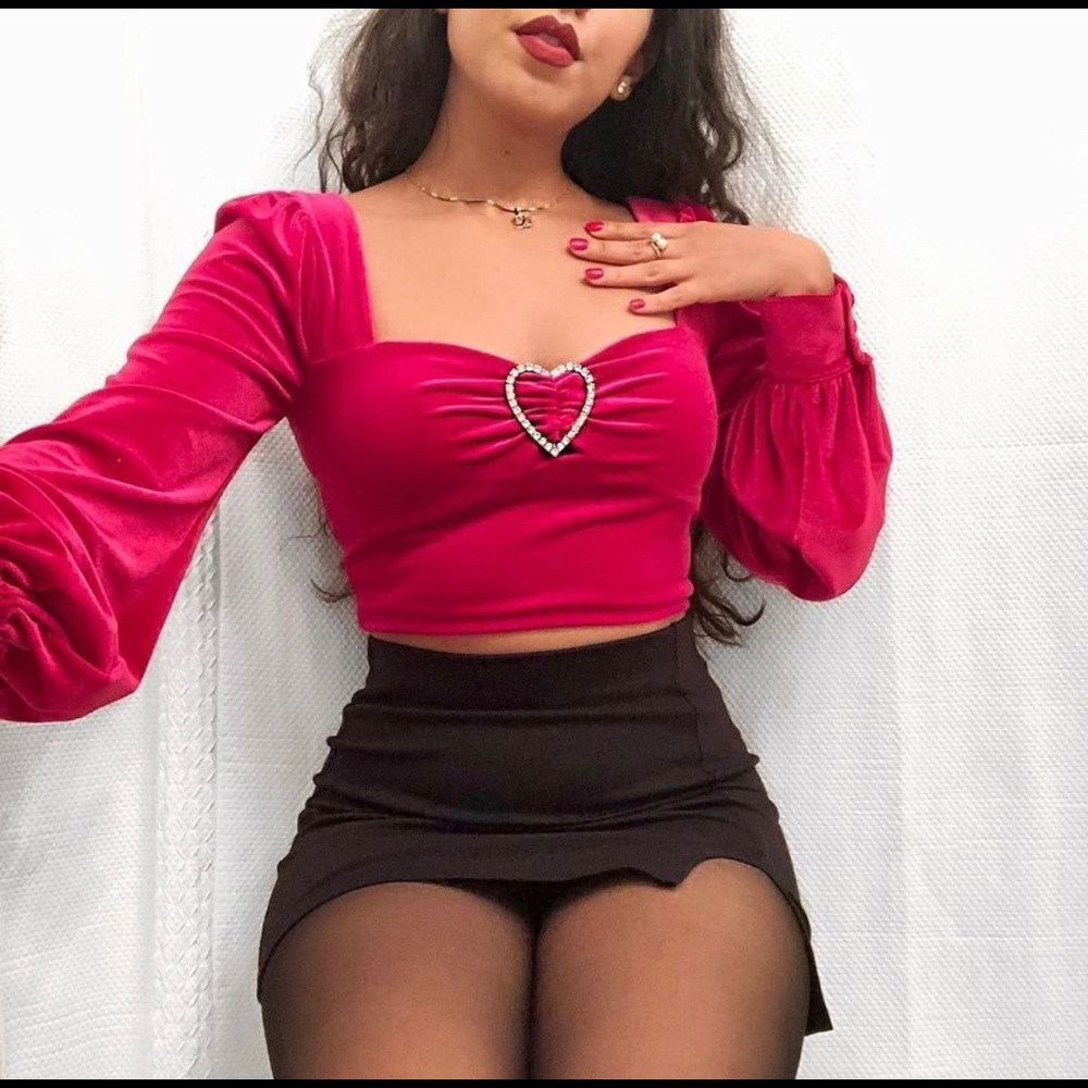 Cropped fuchsia long sleeve top
